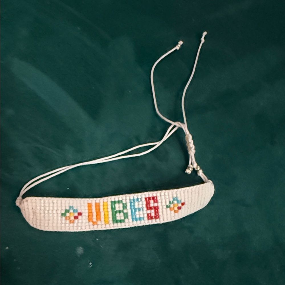 Colorful Beaded Bracelet VIBES Adjustable String Beaded NEW Bracelet Creme
